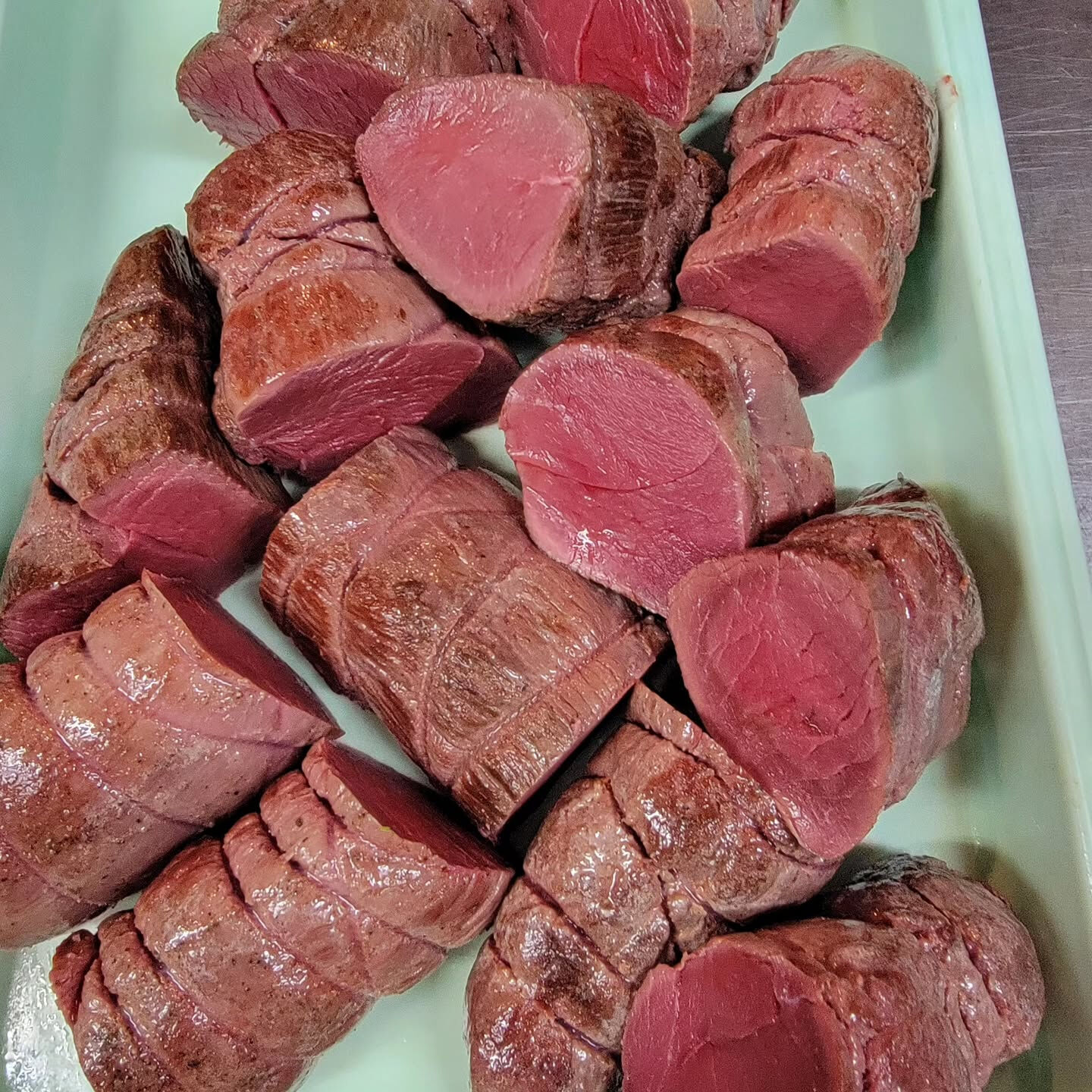 鹿肉のローストです