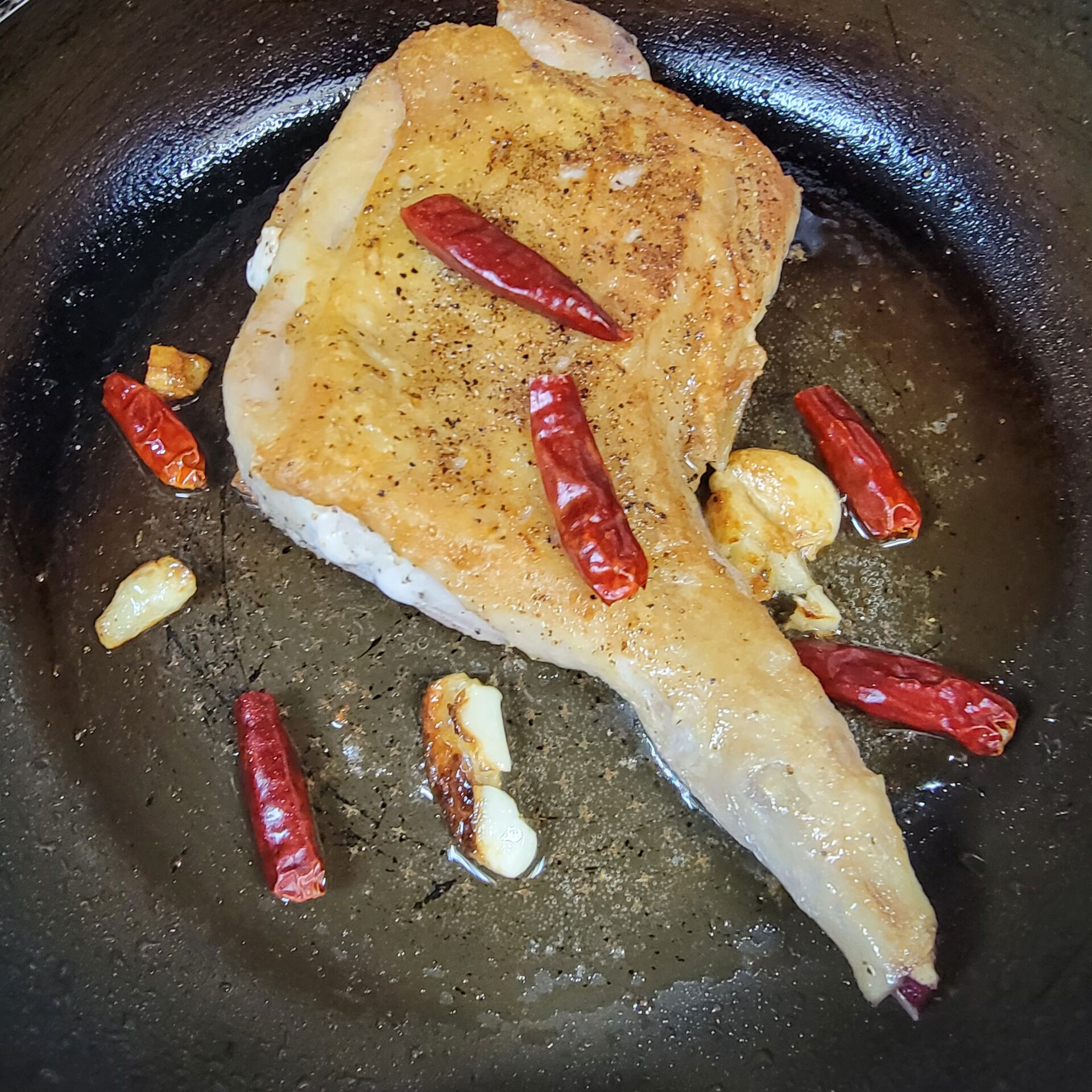 ディアボラ  鶏肉の小悪魔風  ピリ辛の鶏肉料理です。