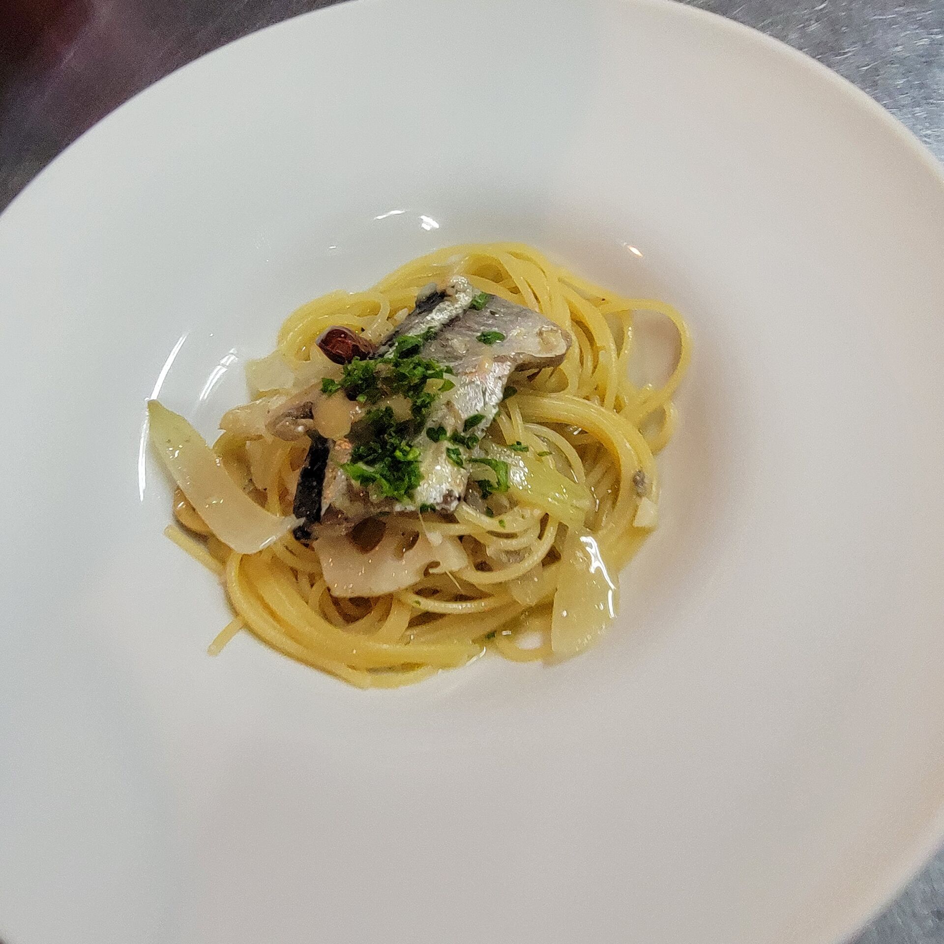 秋鮭ときのこのクリームソースと秋刀魚とレンコンのビアンコです