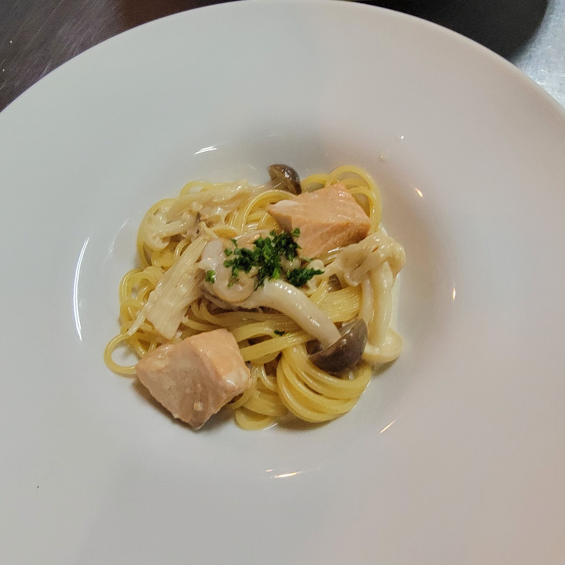 秋鮭ときのこのクリームソースと秋刀魚とレンコンのビアンコです