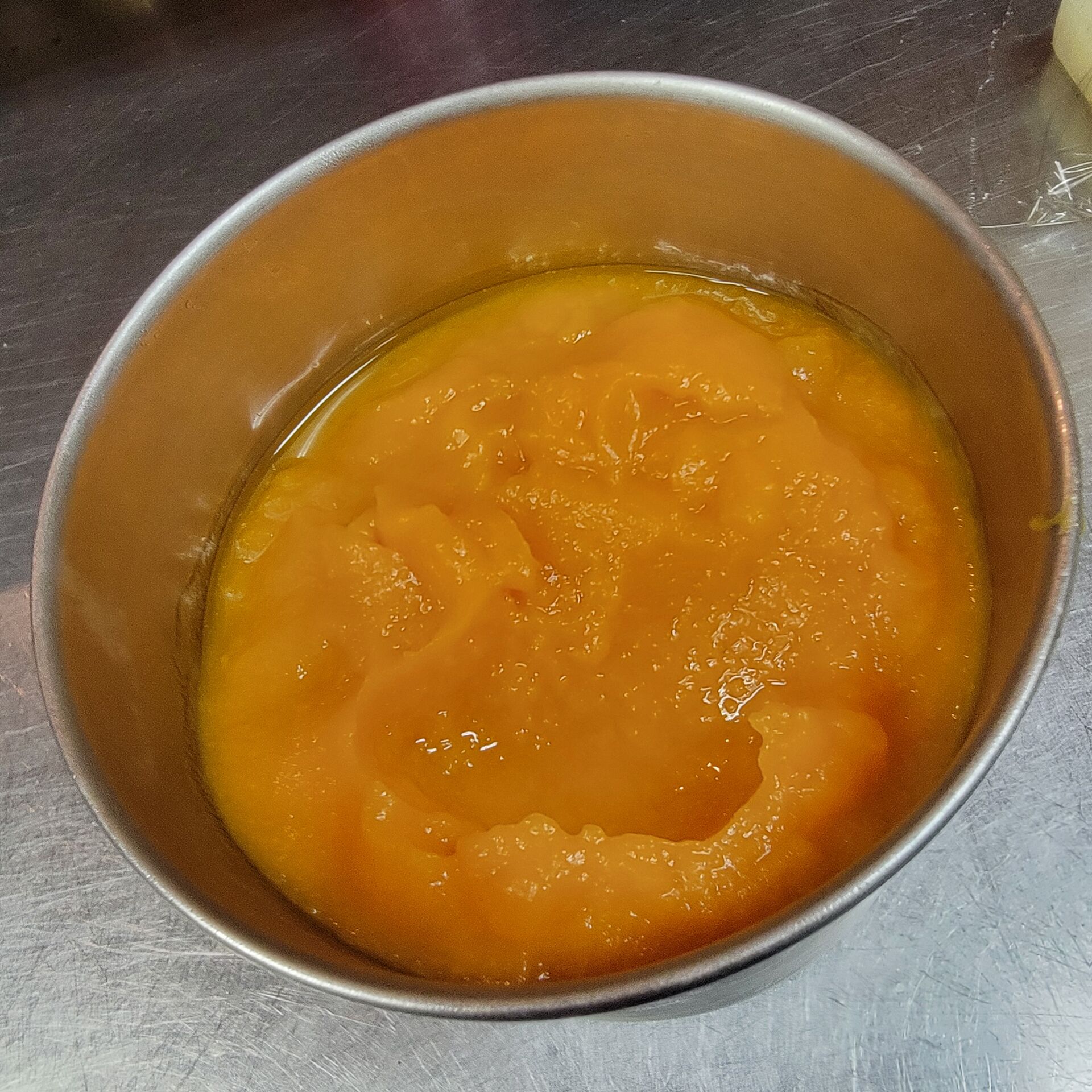 豊田市産バターナッツかぼちゃの暖かいスープです。