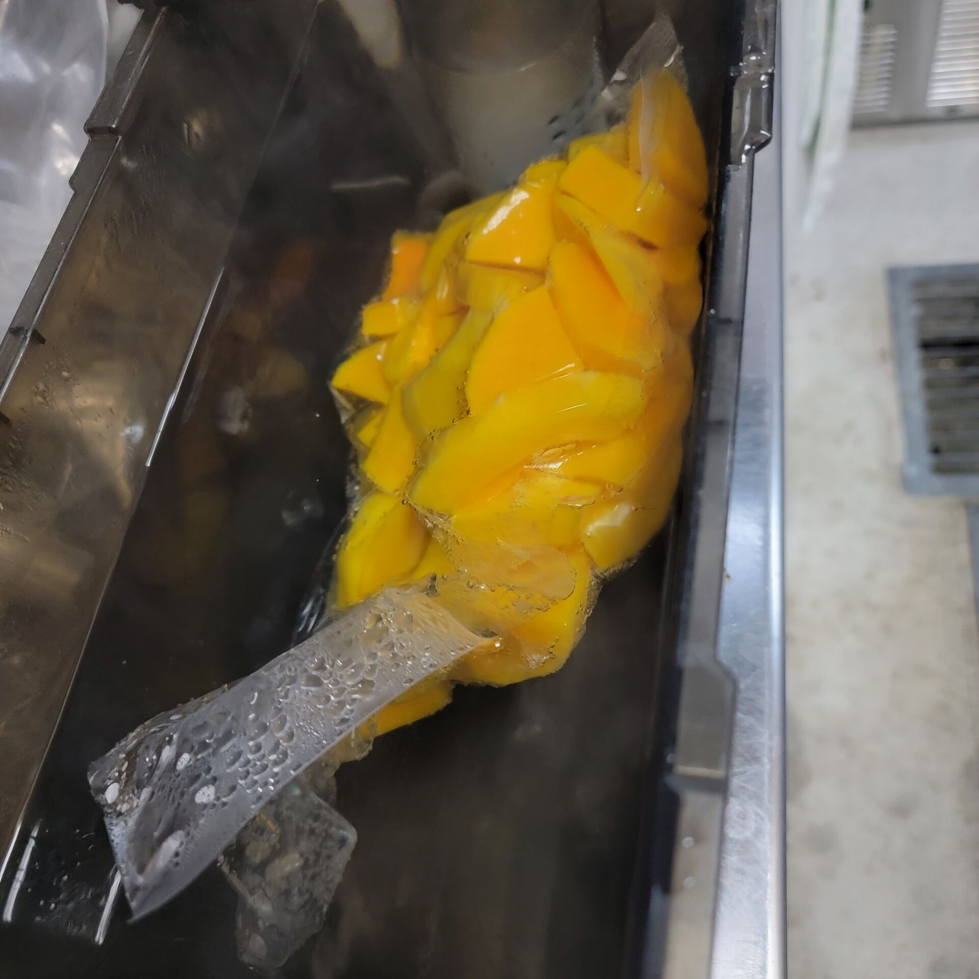 豊田市産バターナッツかぼちゃの暖かいスープです。