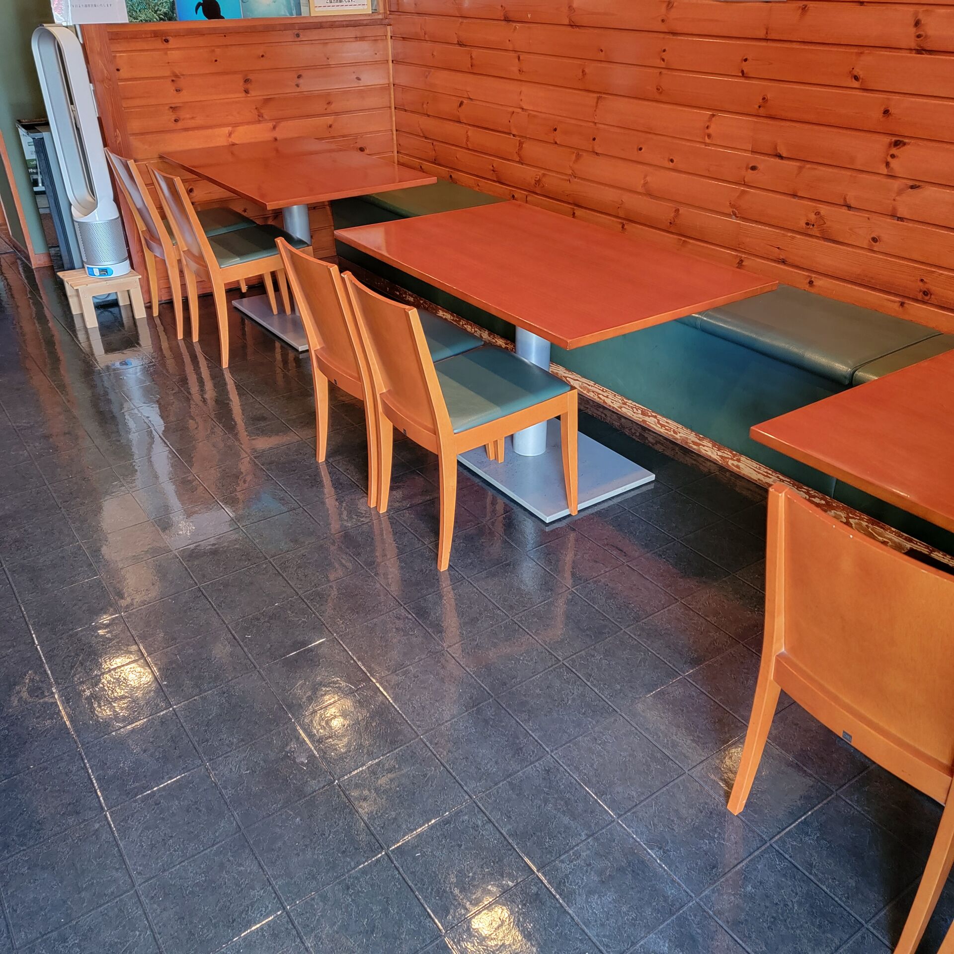 本日漁師料理フレスコ大掃除、ワックス掛けしました。