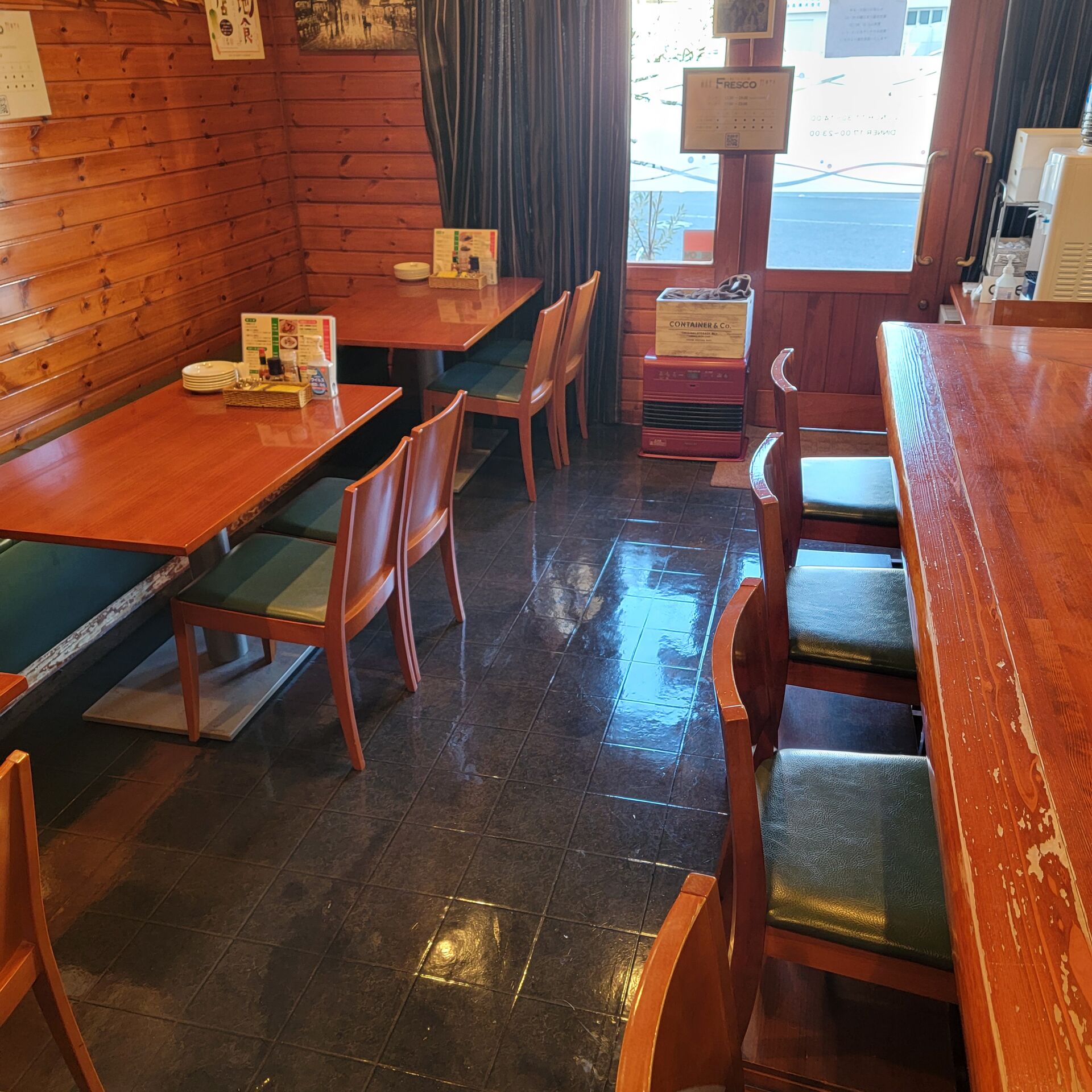 本日漁師料理フレスコ大掃除、ワックス掛けしました。